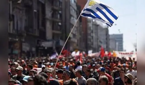 Uruguay: Sindicatos convocan a paro general contra el gobierno 
