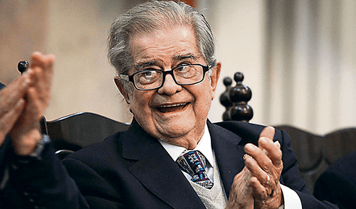 maestro. León-Portilla investigó la cultura náhuatl.