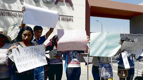 MOLESTOS. Estudiantes dijeron que denunciarían el hecho.