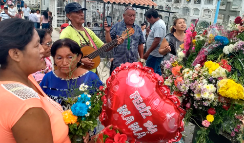 Cementerio de Sullana abarrotado por día de la mamá 