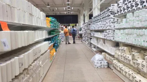 El temor a la cuarentena generó que miles de personas realicen excesivas compras en los supermercados. Foto: Difusión