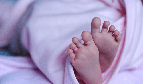 Mujer con VIH mordió a pediatra porque pensó que iba a quitarle a su bebé