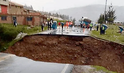Colapsa carretera en Huaraz por intensas lluvias