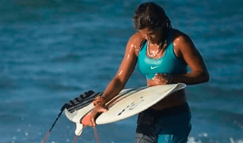 Campeona de surf muere tras ser alcanzada por un rayo mientras entrenaba [VIDEO]