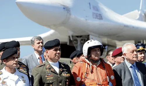 Aviones rusos llegan a Venezuela con personal y equipos militares