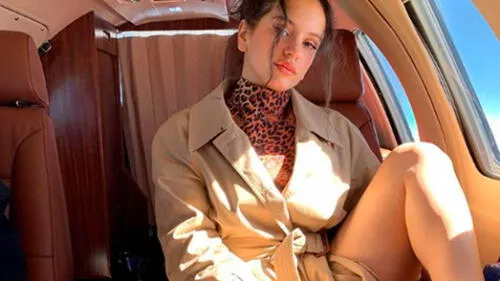 Rosalía en diminuto bikini rojo