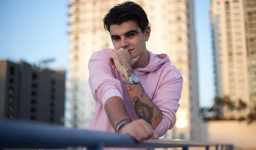 Ex Salserín Jonathan Moly presenta su nuevo sencillo Te Besaré [VIDEO]