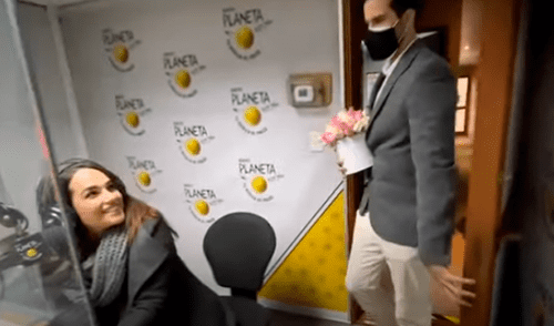 Facebook viral: locutora de radio es sorprendida por su novio al pedirle matrimonio durante programa en vivo [VIDEO]