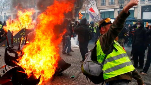 El movimiento de los 'chalecos amarillos' estremeció Francia en protesta contra el Gobierno. Foto: AP El movimiento de los 'chalecos amarillos' estremeció Francia en protesta contra el Gobierno