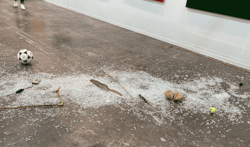 La crítica de arte habría intentado huir luego del incidente (Foto: Twitter)