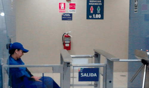 Cobrar por usar baños públicos es inconstitucional, advierte Aspec