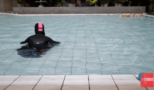 “Mujeres pueden embarazarse en una piscina, sin tener contacto sexual”: critican a política por polémicas declaraciones 