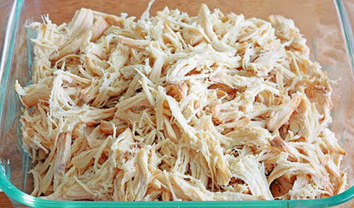 Platos a base de pollo deshilachado