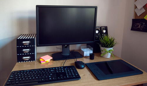 ¿Eres de dejar tu computadora prendida todo el tiempo? Conoce todas las desventajas que conlleva y que podrían restarle vida útil. Foto: LifeWire ¿Es bueno dejar encendida la PC? Esto es lo que sucede dentro