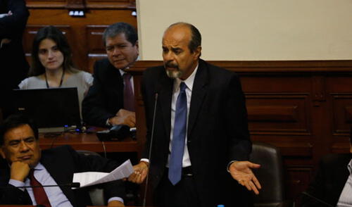 Mulder afirma que Alfredo Thorne "debe renunciar" para resolver crisis política Mulder afirma que Alfredo Thorne "debe renunciar" para resolver crisis política