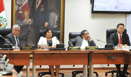 ¿Por qué Salaverry demandó a los miembros de la Comisión de Ética?