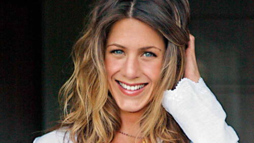 Jennifer Aniston impresiona con atrevido topless a sus 50 años [FOTOS]