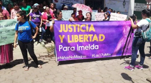 Mujer fue violada por padrastro y ahora podría ir a la cárcel acusada de abortar 