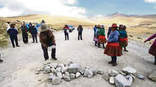 PROTESTA. Corredor minero que pasa por Velille bloqueado.