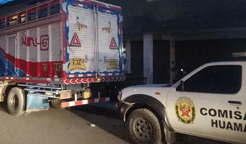 Personal policial realiza la investigación del caso.