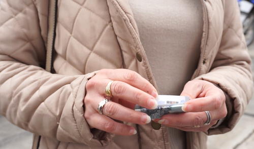 El dinero fue entregado a su dueña.