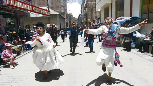 ALEGRÍA. Puno está de fiesta al compás de danzas nativas.
