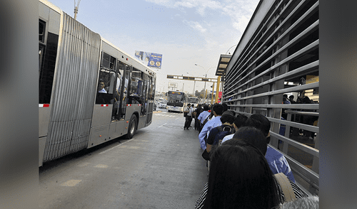 Metropolitano: Estación colapsa y pasajeros hacen cola en las pistas [VIDEO]