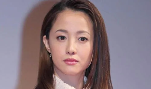 Sawajiri Erika fue arrestada tras comprobarse que poseía éxtasis en su vivienda. Sawajiri Erika fue arrestada tras comprobarse que poseía éxtasis en su vivienda.