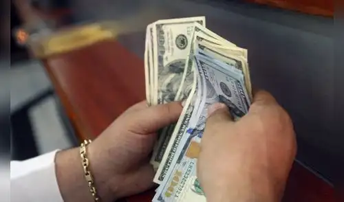 Dólar cierra con ligera alza y se ubica en S/ 3,267 tras la caída del cobre