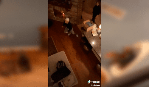 Desliza hacia la izquierda para ver el preciso instante en que el muchacho lanza la pelota y tras un largo recorrido ingresa a un pequeño vaso. Foto: TikTok