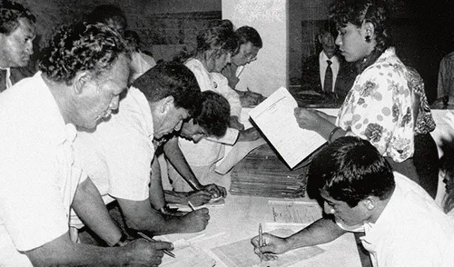 1992. Por presión internacional, Fujimori convocó a un Congreso Constituyente.