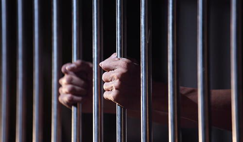 Sentencian a un hombre a cadena perpetua por robar billetera con 9 dólares Sentencian a un hombre a cadena perpetua por robar billetera con 9 dólares