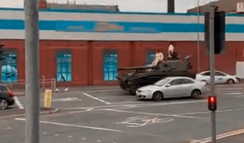 novio tanque de guerra boda