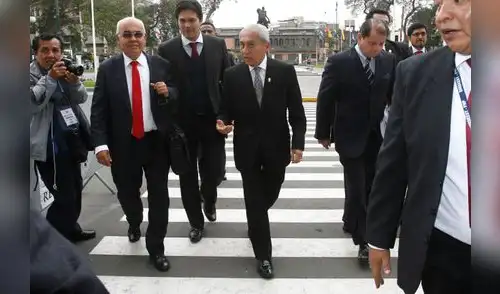 Fiscales supremos exigen a Chávarry que renuncie Fiscales supremos exigen a Chávarry que renuncie