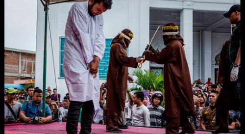 Indonesia: pareja gay fue azotada, como 'castigo' por tener sexo