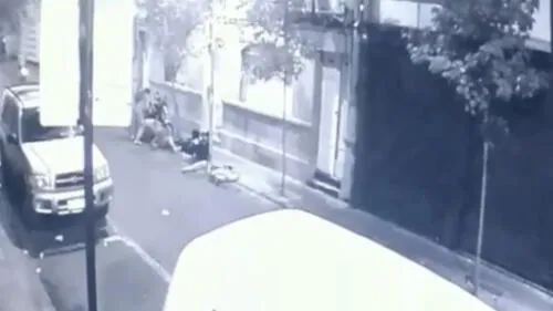 Grupo de chinos atacaron con machetes a peruano que los asaltó [VIDEO]