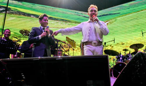 Cristian Castro dejó que su imitador de 'Yo Soy' se luciera cuando cantó 'Volver a amar' [VIDEO]