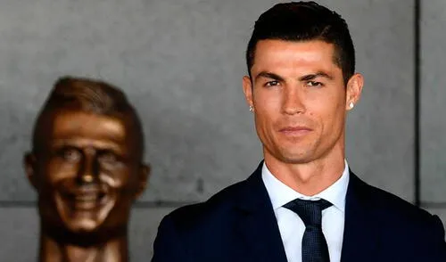 Extraño busto de Cristiano Ronaldo desata hilarantes memes en Twitter [FOTOS]