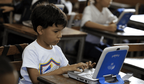 Venezuela: Computadoras que Chávez dio a estudiantes ahora son usadas en casinos