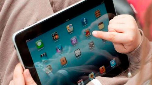 Niño de tres años trató de usar la iPad de su papá y la bloqueó por 48 años [FOTO]