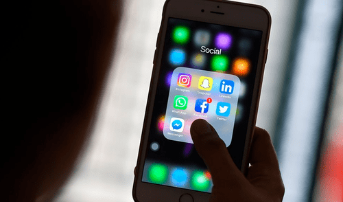 Pareja se toma fotografías íntimas con celular robado y dueña las sube a redes para vengarse [FOTOS]