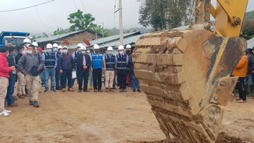 Entrega de terreno para construir carreteras en Amazonas