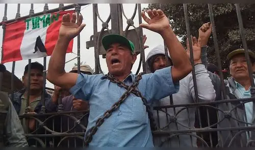 Conflicto en Tumán: trabajadores se encadenan en protesta contra retorno de administración [VIDEO]