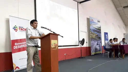 exposición. Richard Peñaranda expuso el porqué del proyecto Vilavilani. Negó que agua sea para la minería.