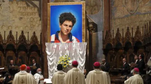 Carlo Acutis dedicó buena parte de su vida al catecismo virtual y a la creación de redes cibernéticas para poner en contacto a más de 10.000 parroquias. Foto: Vatican News