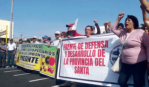 protesta. Frente de Defensa protestó en izamiento del Pabellón. protesta. Frente de Defensa protestó en izamiento del Pabellón.