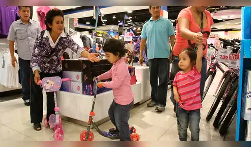 Los regalos favoritos de los peruanos por Navidad son ropa, calzado y juguetes