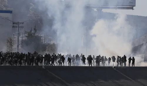 Caravana migrante en Tijuana: van deportando a 98, pero serían 500 | EN VIVO