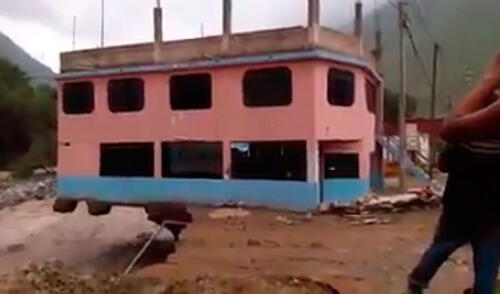Graban en Facebook el momento en que una casa es arrasada por la fuerza del río Rímac [VIDEO]