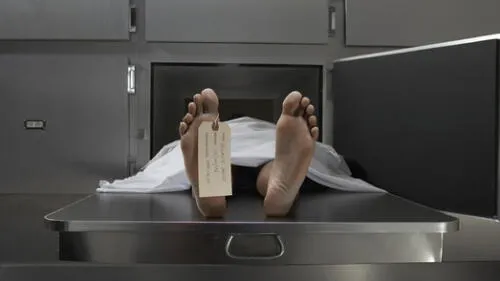 Llegó a hospital con polémico tatuaje y médicos lo dejaron morir